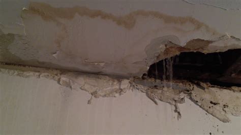 tub leaking through ceiling|How to Troubleshoot and Repair a Leaking Ceiling